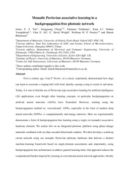 Monadic Pavlovian associative learning in a backpropagation-free
  photonic network